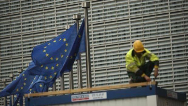 euro-bolgesinde-imalat-pmi-bes-ayin-en-yuksek-seviyesinde-ryG8ENex.jpg