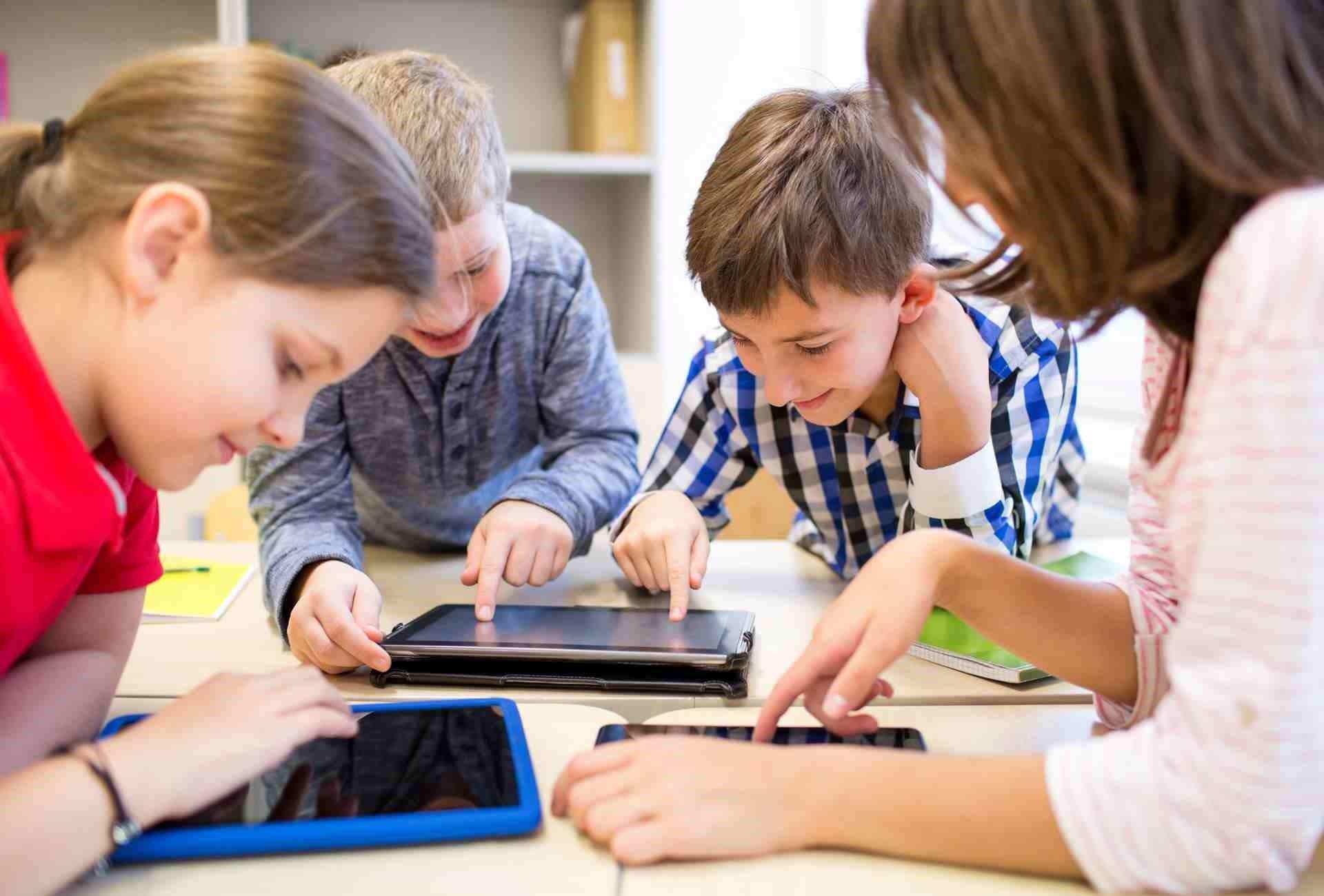 tuik-cocuklarin-internet-telefon-ve-sosyal-medya-kullanimini-arastirdi-lZSZyrik.jpg
