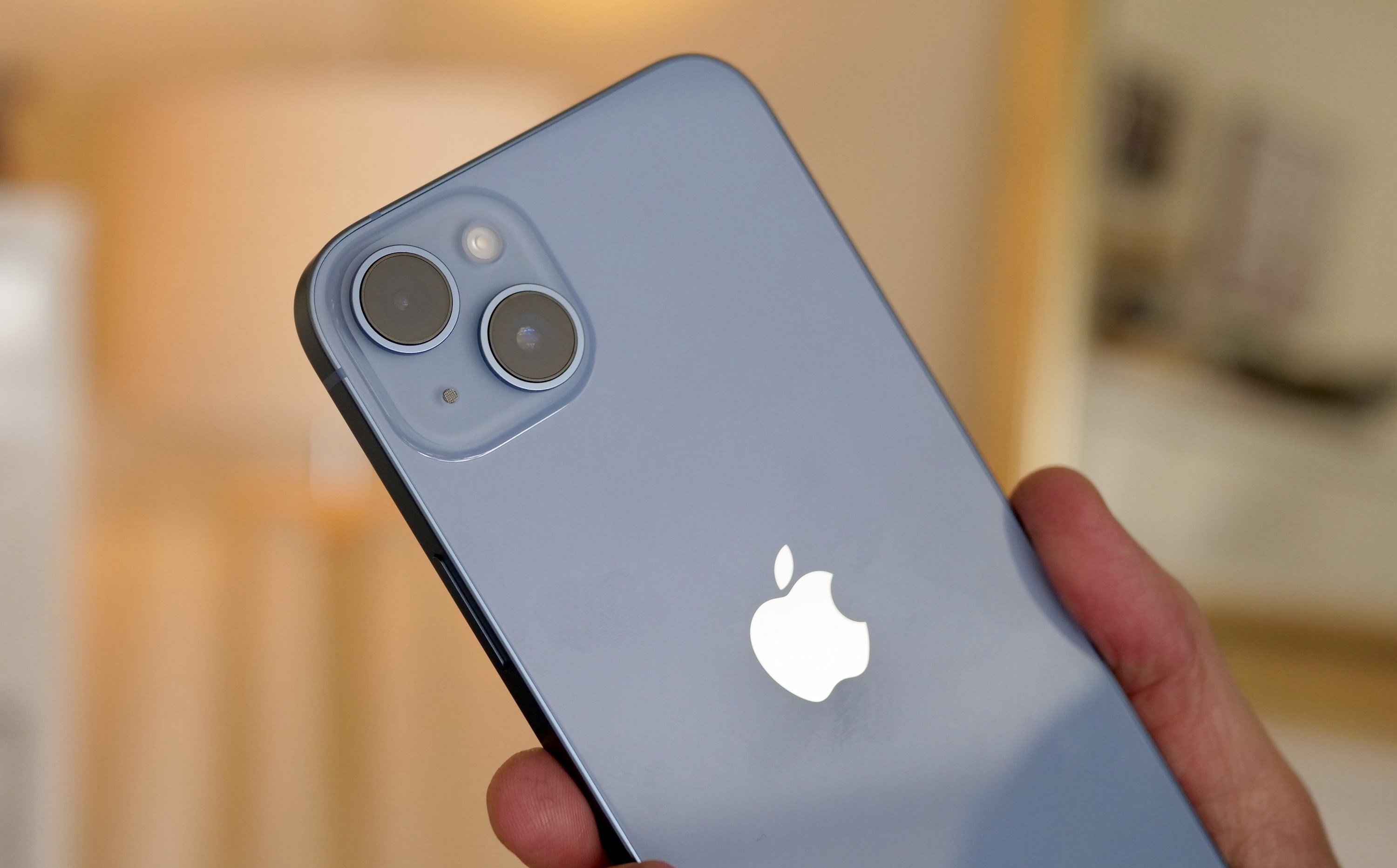 apple-avrupada-iki-iphone-modelinin-satisini-durduruyor-WQvd45ec.jpg