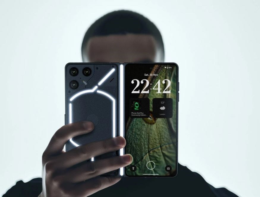 nothing-fold-1-konsept-tasarimi-akilli-telefon-meraklilarini-kendine-hayran-birakti-5LBLTOU9.jpg