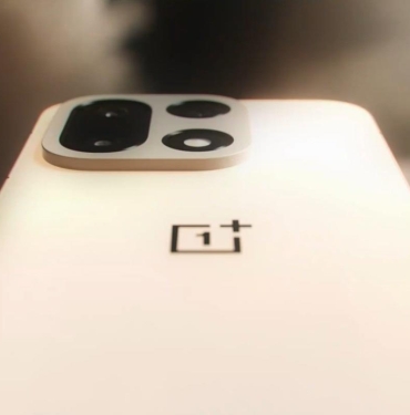 oneplusin-7300-mah-bataryali-telefonu-geliyor-KfprDZwp.jpg
