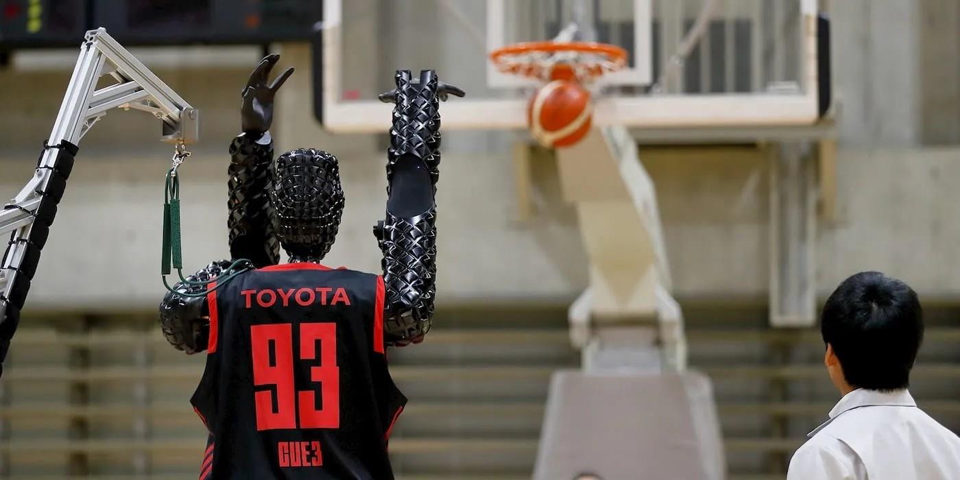 toyotanin-insansi-robotu-en-uzak-mesafeden-basket-atma-rekorunu-kirdi-IAgBrWsn.jpg