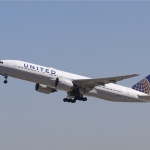 united-airlines-ucagina-uzaydan-gelen-bir-cisim-carpmis-olabilir-VywhcqqL.jpg
