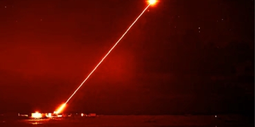 ingiltere-gelismis-lazer-silahini-savas-gemilerine-entegre-edecek-puTFCaTJ.jpg
