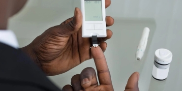 diyabet-takibinde-devrim-isikla-kan-sekeri-olcum-donemi-basliyor-nVY6hLQs.jpg