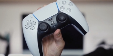 ps5-pronun-yenilenen-dualsense-kontrolcusu-daha-iyi-pil-omru-sunuyor-B5wYy4Hd.jpg