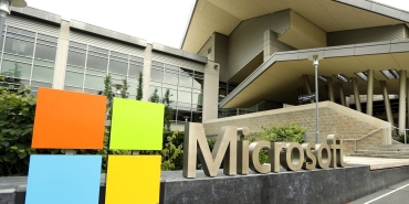 microsoft-bir-gunde-357-milyar-dolar-deger-kaybetti-son-6-yilin-en-buyuk-dususu-tHLn5CmR.jpg