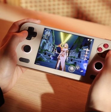 ayaneo-mini-ve-guclu-el-oyun-konsolunu-tanitti-ISavBJdT.jpg