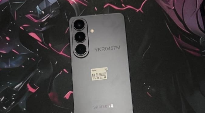 Bir Galaxy S26 modeli, eBay’de astronomik fiyatla satışa çıkarıldı