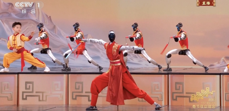 Çinli insansı robotlardan kungfu gösterisi: Bahar Bayramı’na damga vurdular