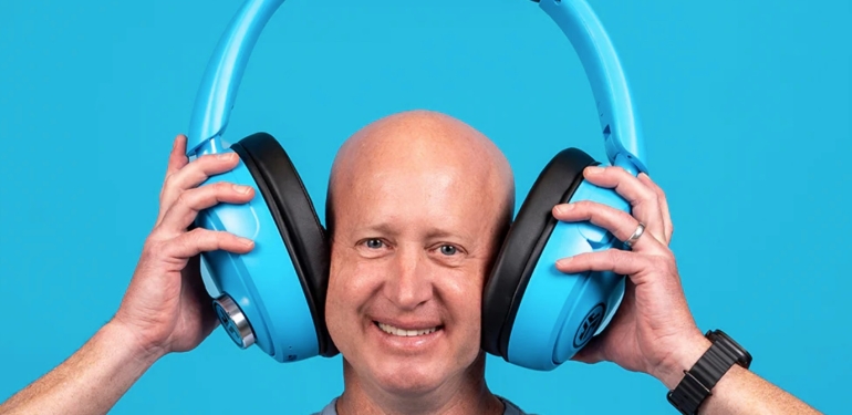 JLab dev boyutlarda kulaklık duyurdu