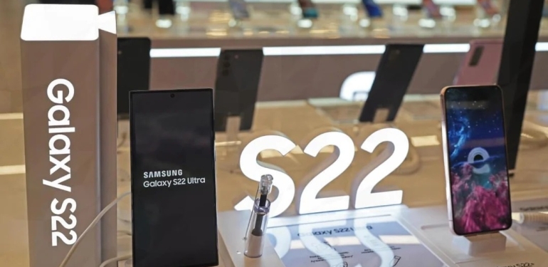 Samsung, Galaxy S22 serisindeki One UI 6.1.1 güncellemesi nedeniyle davalık oldu