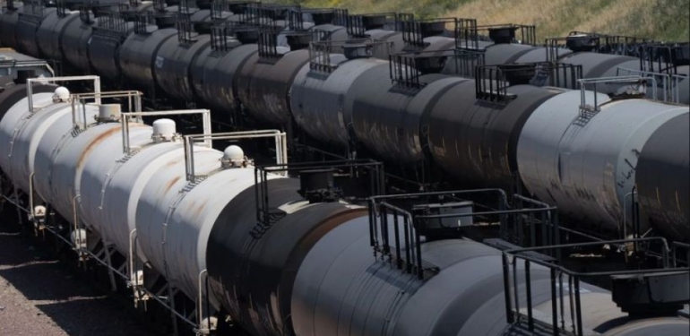 Çelişkili ateşkes sinyalleriyle petrol yükseldi, hisse senetleri düştü