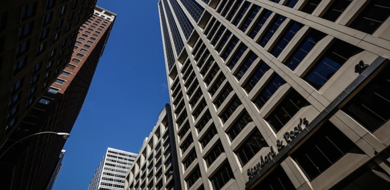 S&P Irak’ın kredi notunu negatif izlemeye aldı